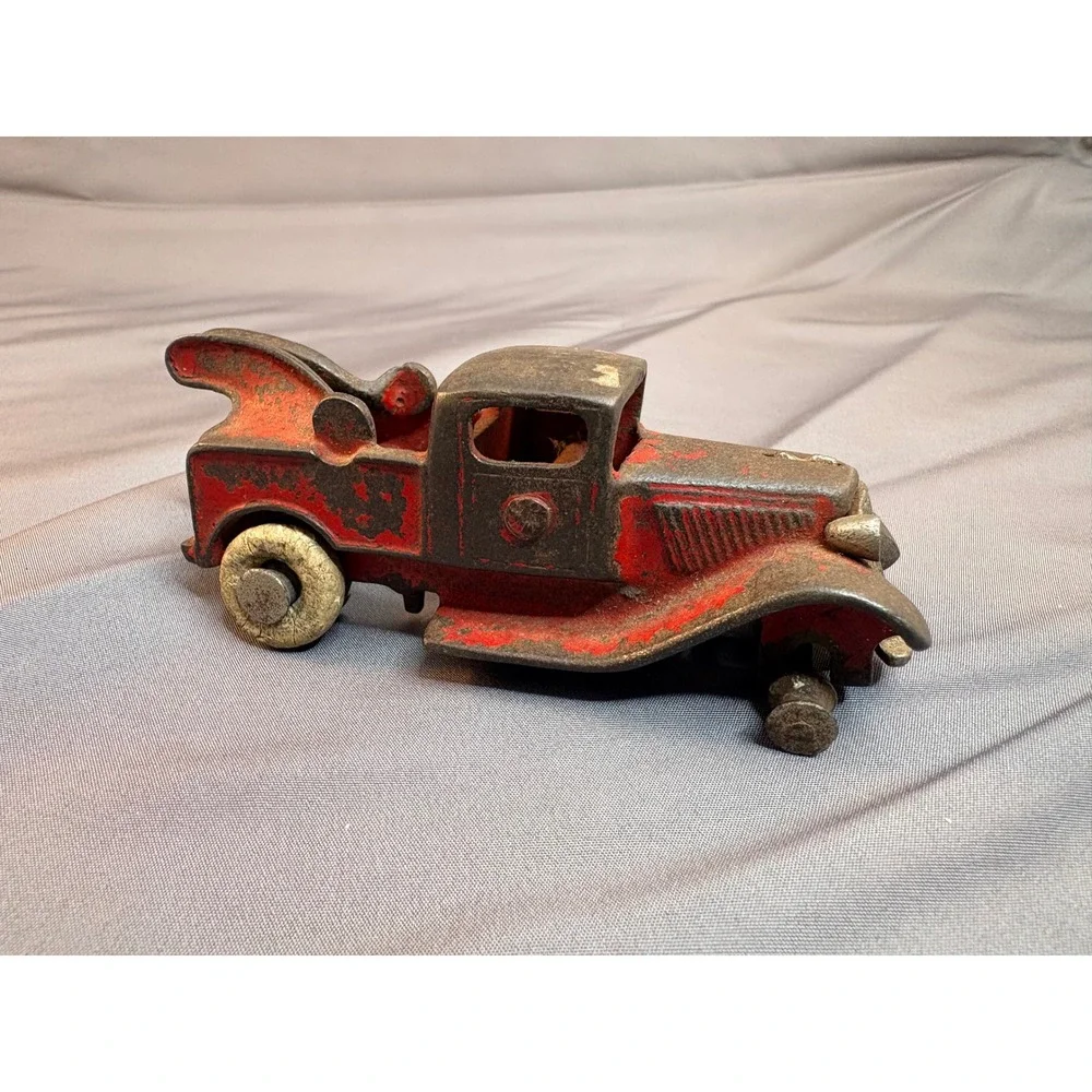 Vintage Red Cast Iron Tow Truck Wrecker Toy Model 203 Antique Distressed 3.75in